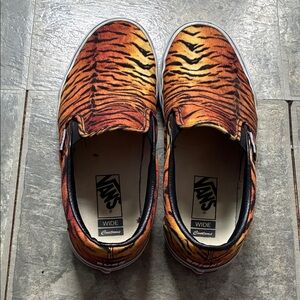 Vans Men's Orange Tiger Print Slip-On Sneakers. Logo BURN BRIGHT